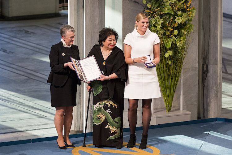 Photo (left to right): The Norwegian Nobel Committee Chair Berit Reiss-Andersen; ICAN campaigner Setsuko Thurlow who survived the bombing of Hiroshima as a 13-year-old; ICAN Executive Director Beatrice Fihn. Credit: ICAN