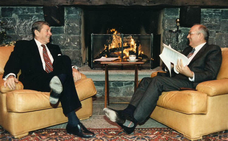 Photo: U.S. President Ronald Reagan and Soviet General Secretary Mikhail Gorbachev at the first Summit in Geneva, Switzerland, in November 1985.
