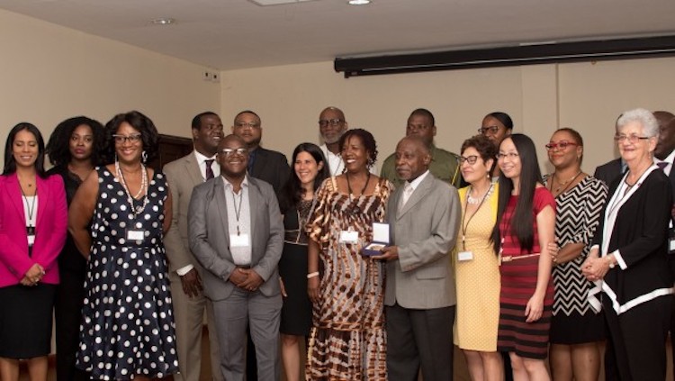 Foto: Expertos del Caribe con representantes del Premio Nobel de la Paz 2017. Crédito: ICAN