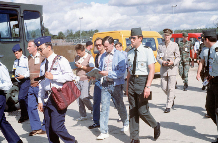 Photo: Accompanied by their NATO counterparts, the then Soviet inspectors enter a weapons storage area to verify NATO compliance with the INF Treaty. Created on 16 August 1989. Source: Wikimedia Commons